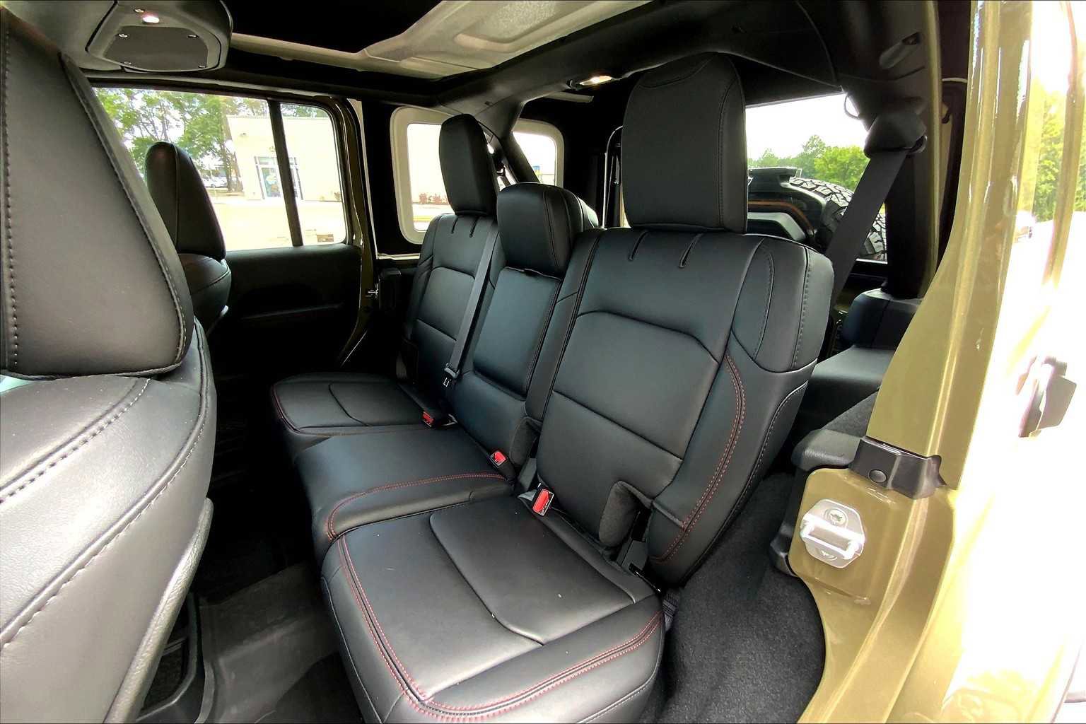 Used 2025 Jeep Wrangler Unlimited Rubicon image 20