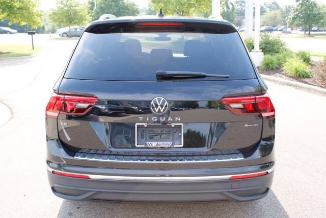 Used 2024 Volkswagen Tiguan SE w/ Panoramic Sunroof Package AWD/4WD image 4