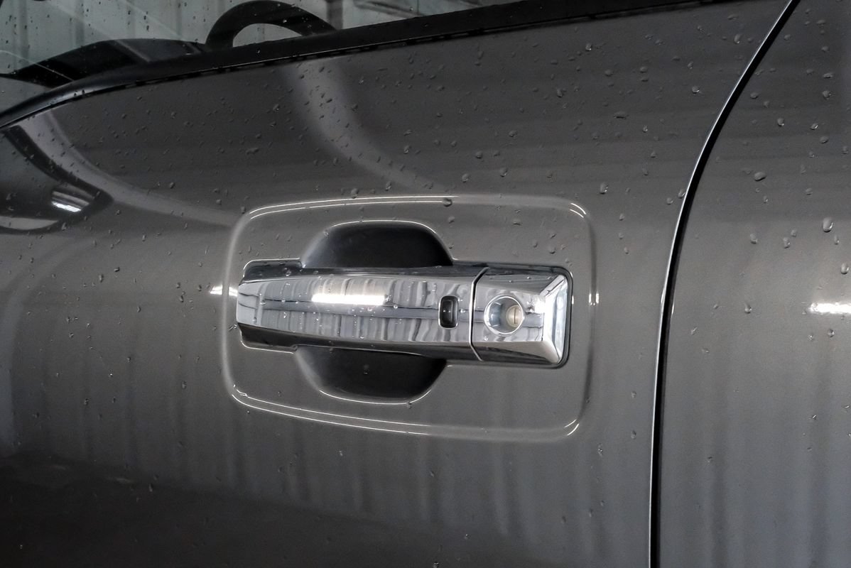 Used 2017 Nissan Titan SL AWD/4WD image 40