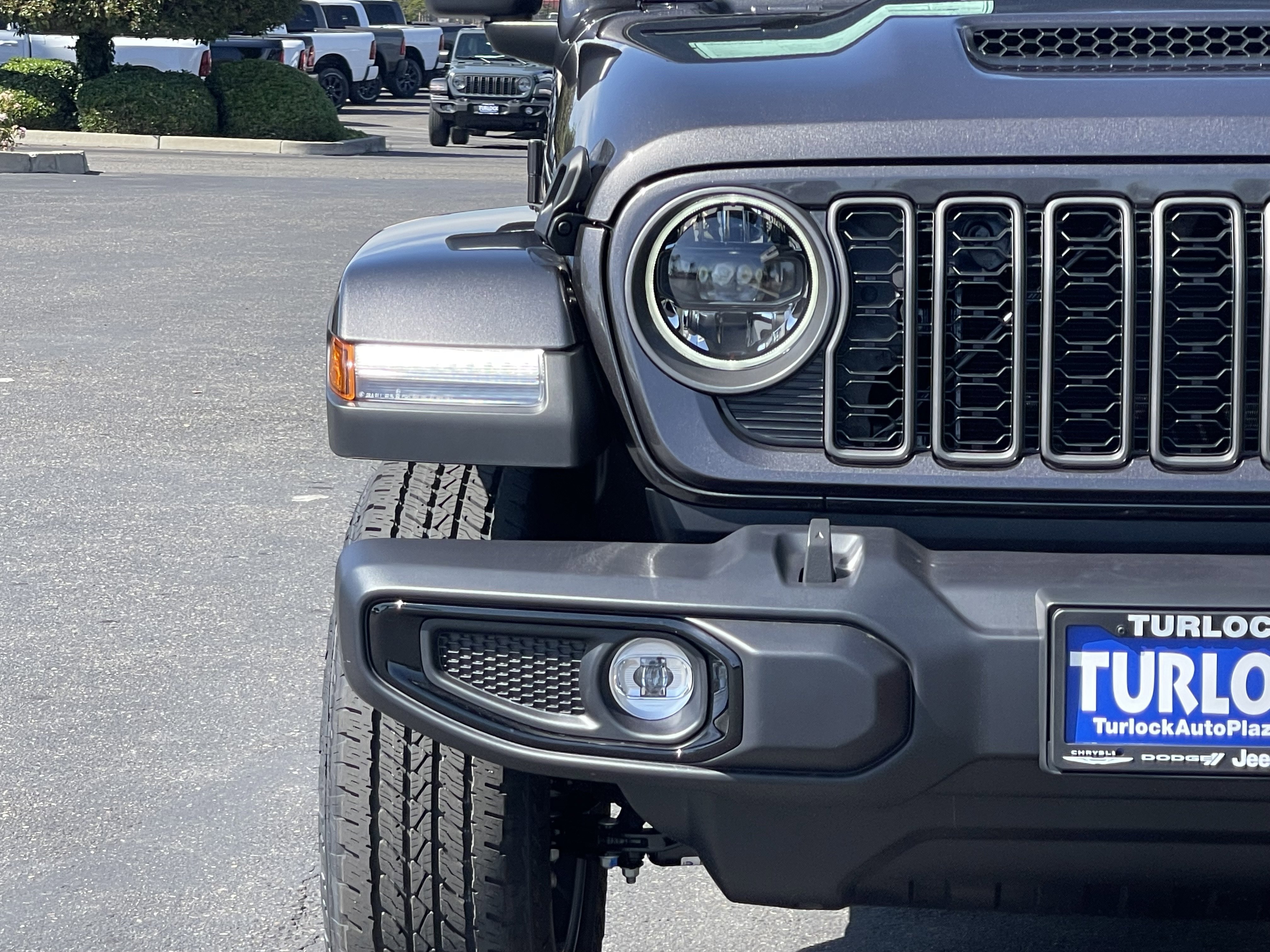 New 2026 Jeep Gladiator Sport AWD/4WD image 7
