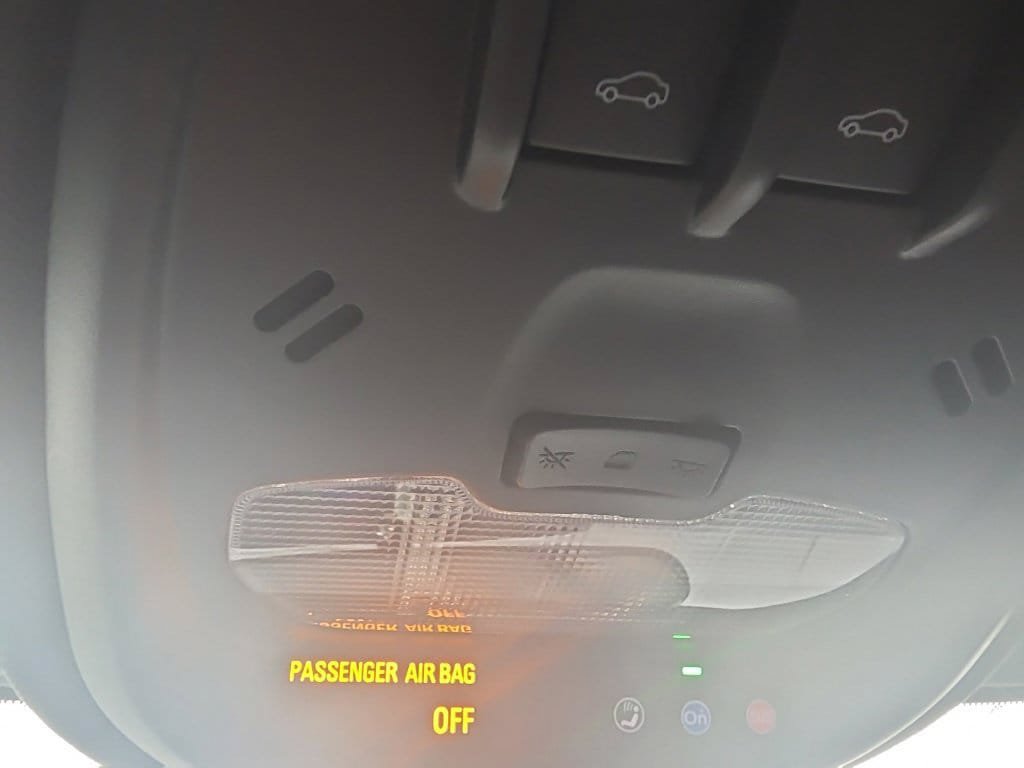 Used 2025 Chevrolet Trax RS w/ Sunroof Package FWD image 20