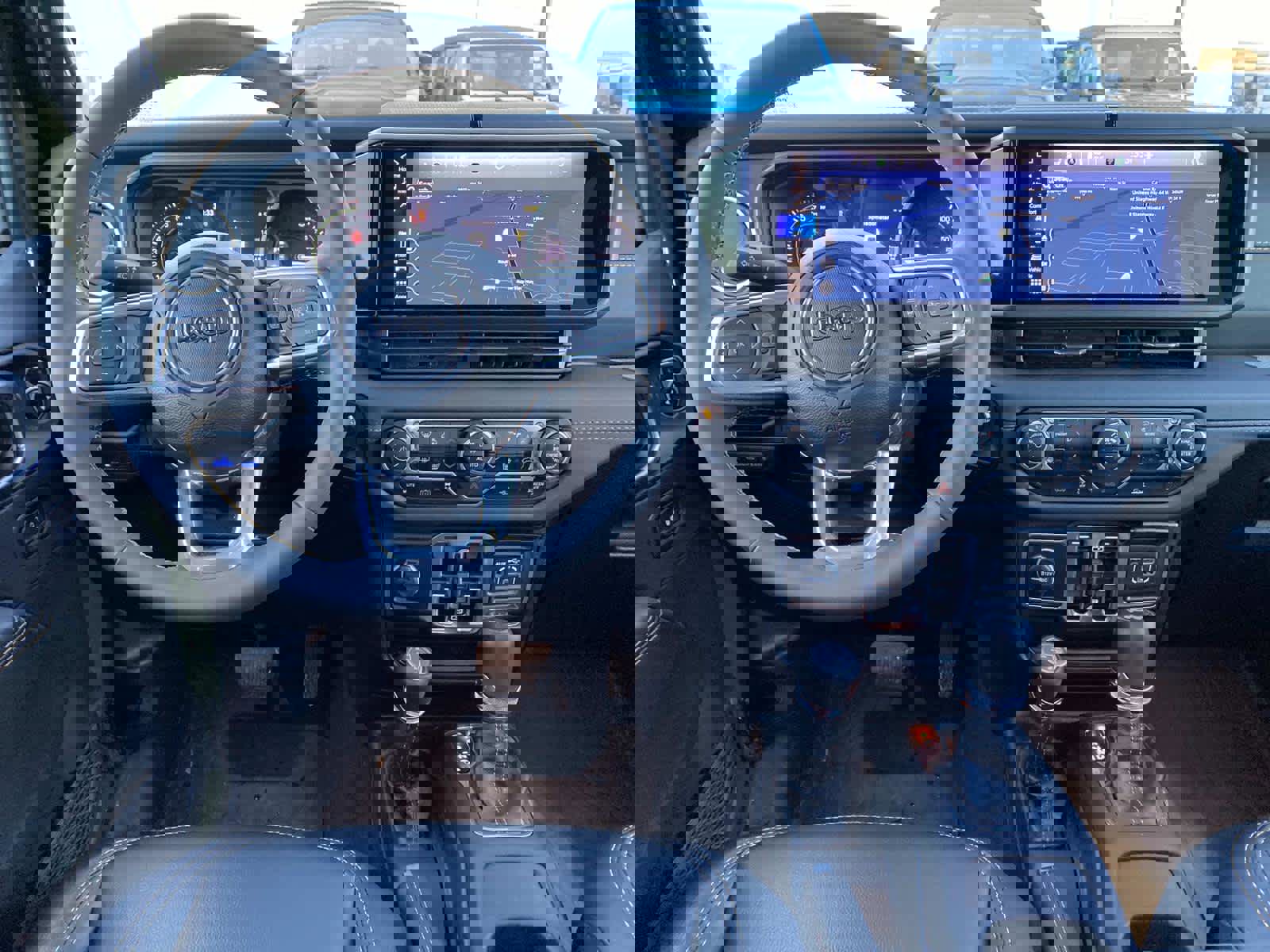 Used 2024 Jeep Wrangler Sahara w/ Technology Group image 14