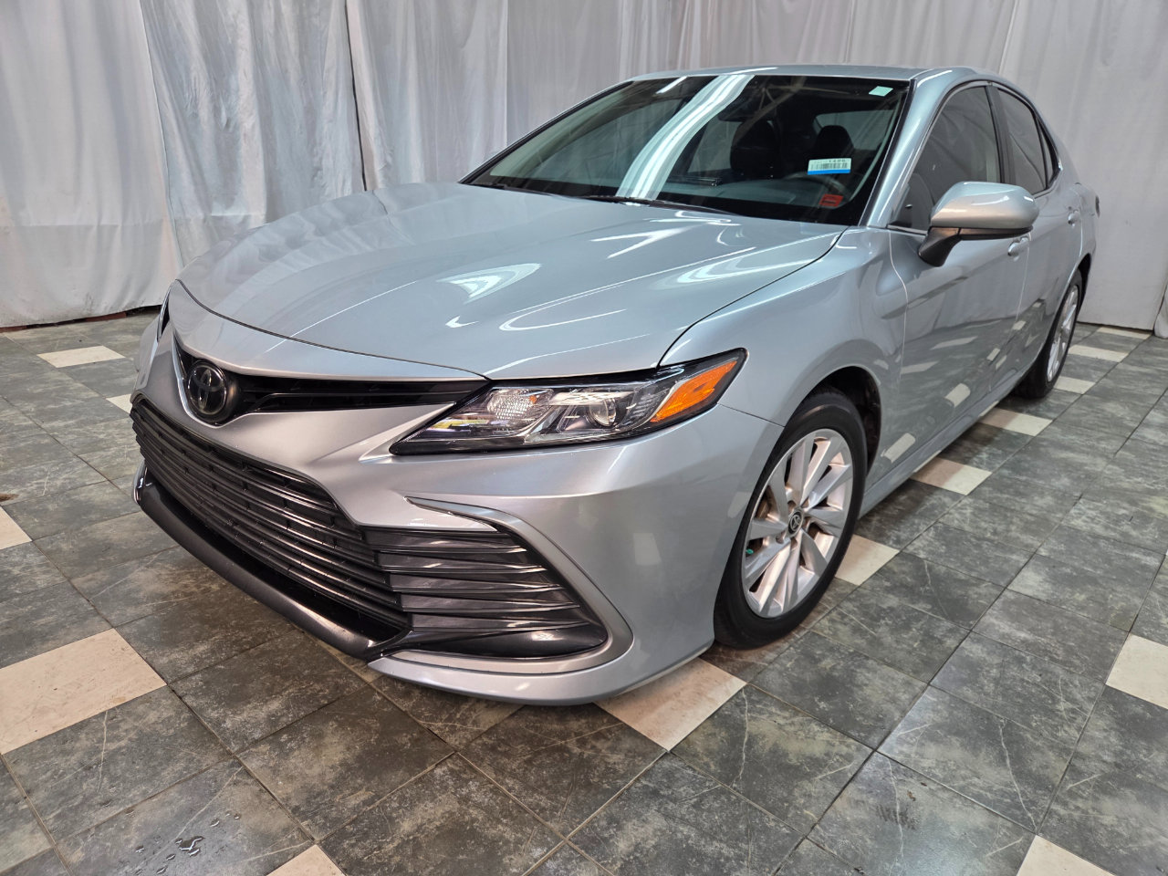 Used 2021 Toyota Camry LE image 2