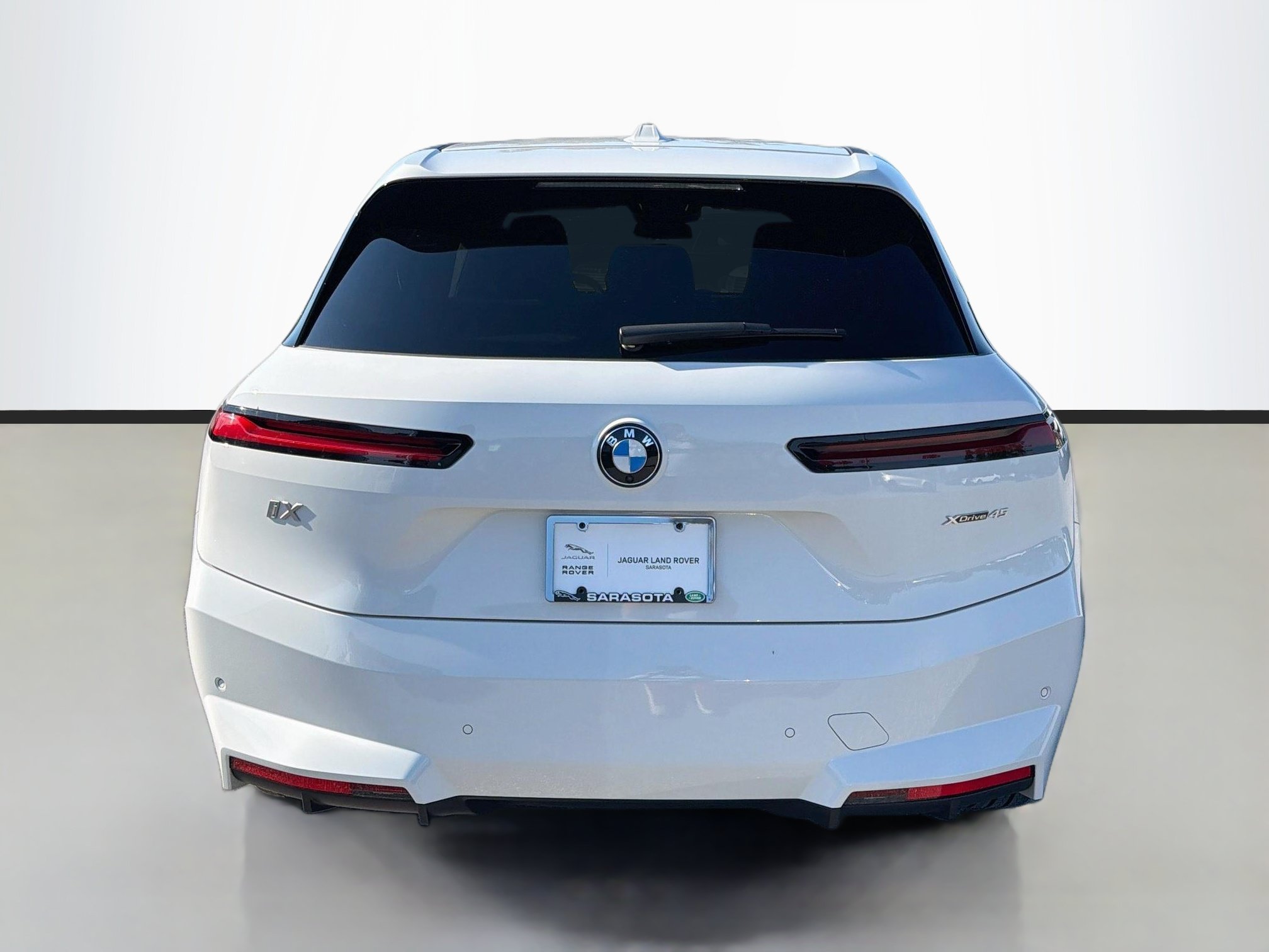 Used 2026 BMW iX xDrive45 w/ Premium Package AWD/4WD image 4