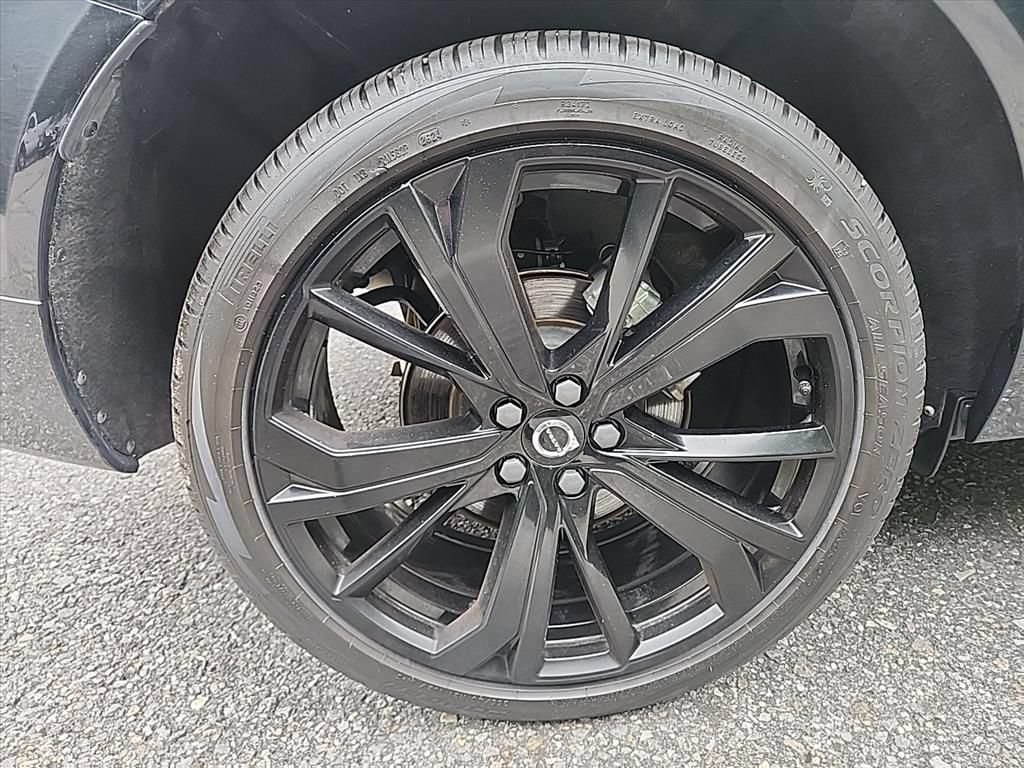 Certified 2025 Volvo XC60 B5 Ultra AWD/4WD image 11