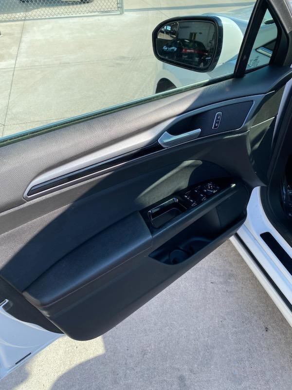 Used 2015 Ford Fusion SE image 8