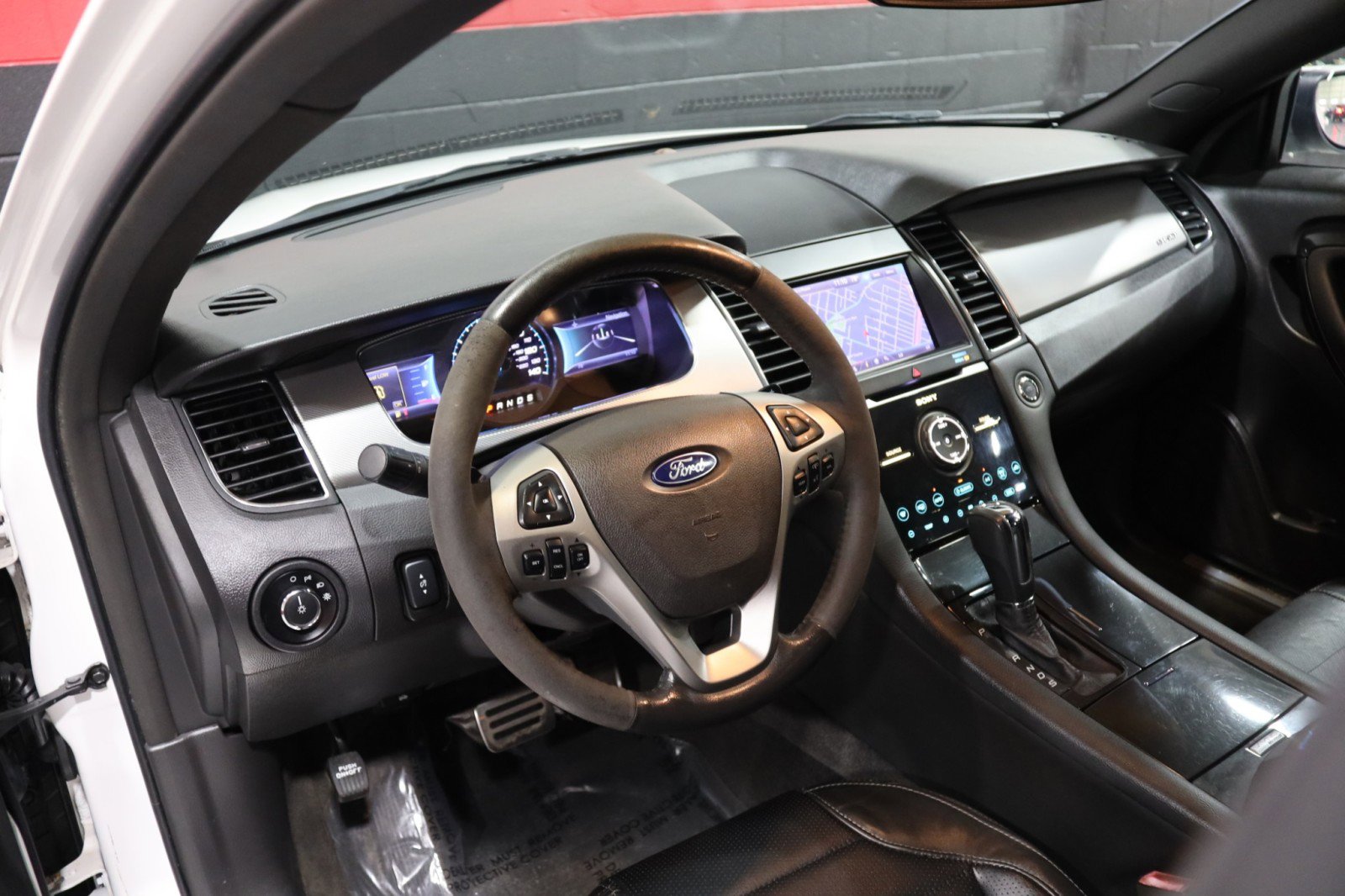 Used 2013 Ford Taurus SHO image 33