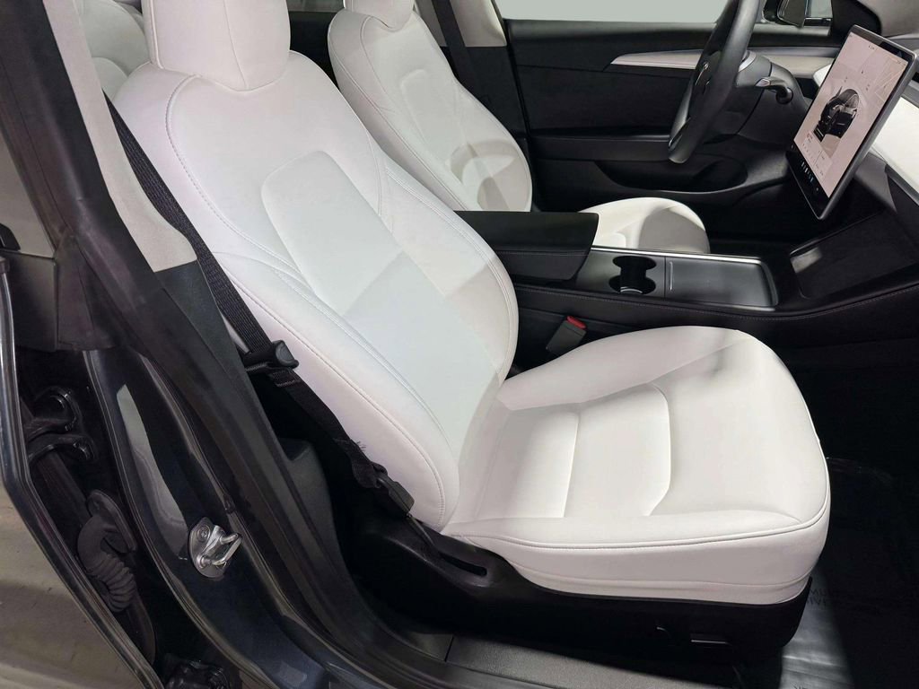 Used 2023 Tesla Model 3 Standard Range image 9