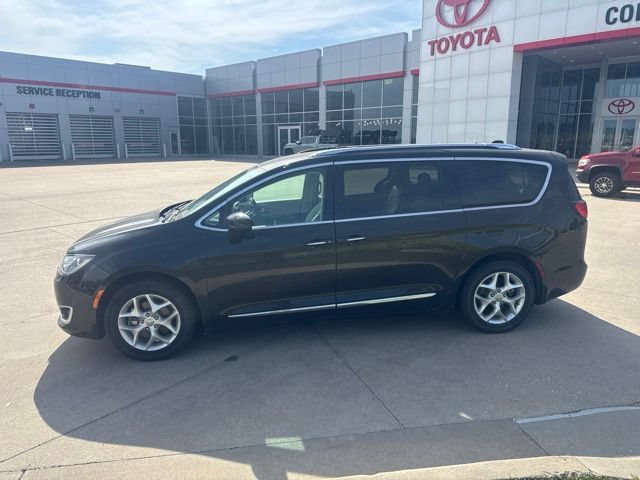 Used 2018 Chrysler Pacifica Touring-L w/ Tire & Wheel Group FWD image 6
