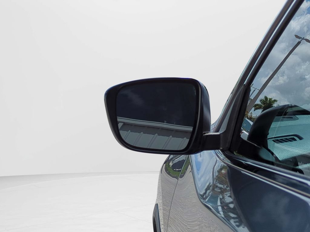 Used 2017 Nissan Rogue SV FWD image 27