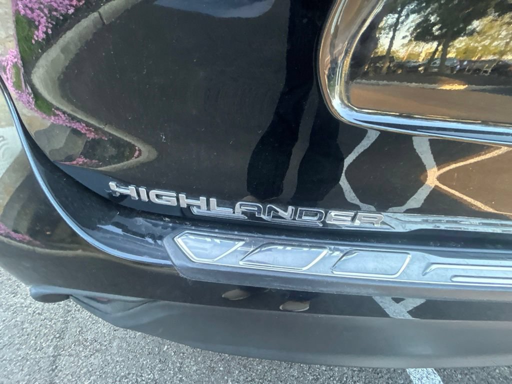 Used 2022 Toyota Highlander XLE AWD/4WD image 10