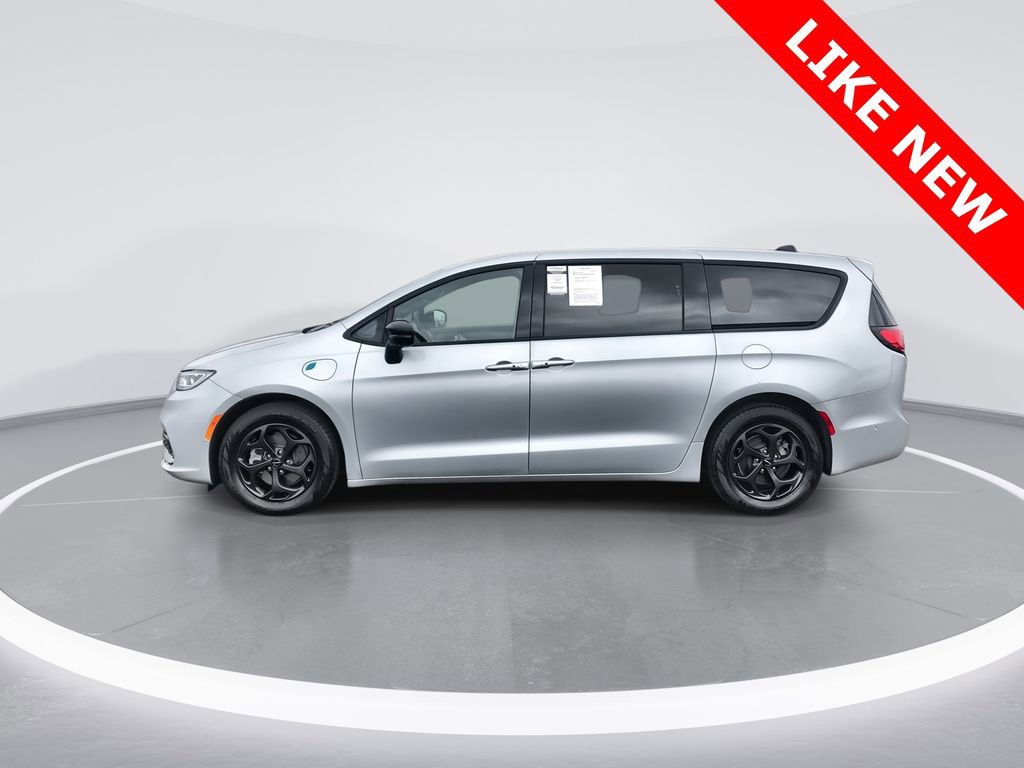 Used 2023 Chrysler Pacifica Limited w/ S Appearance Package image 5