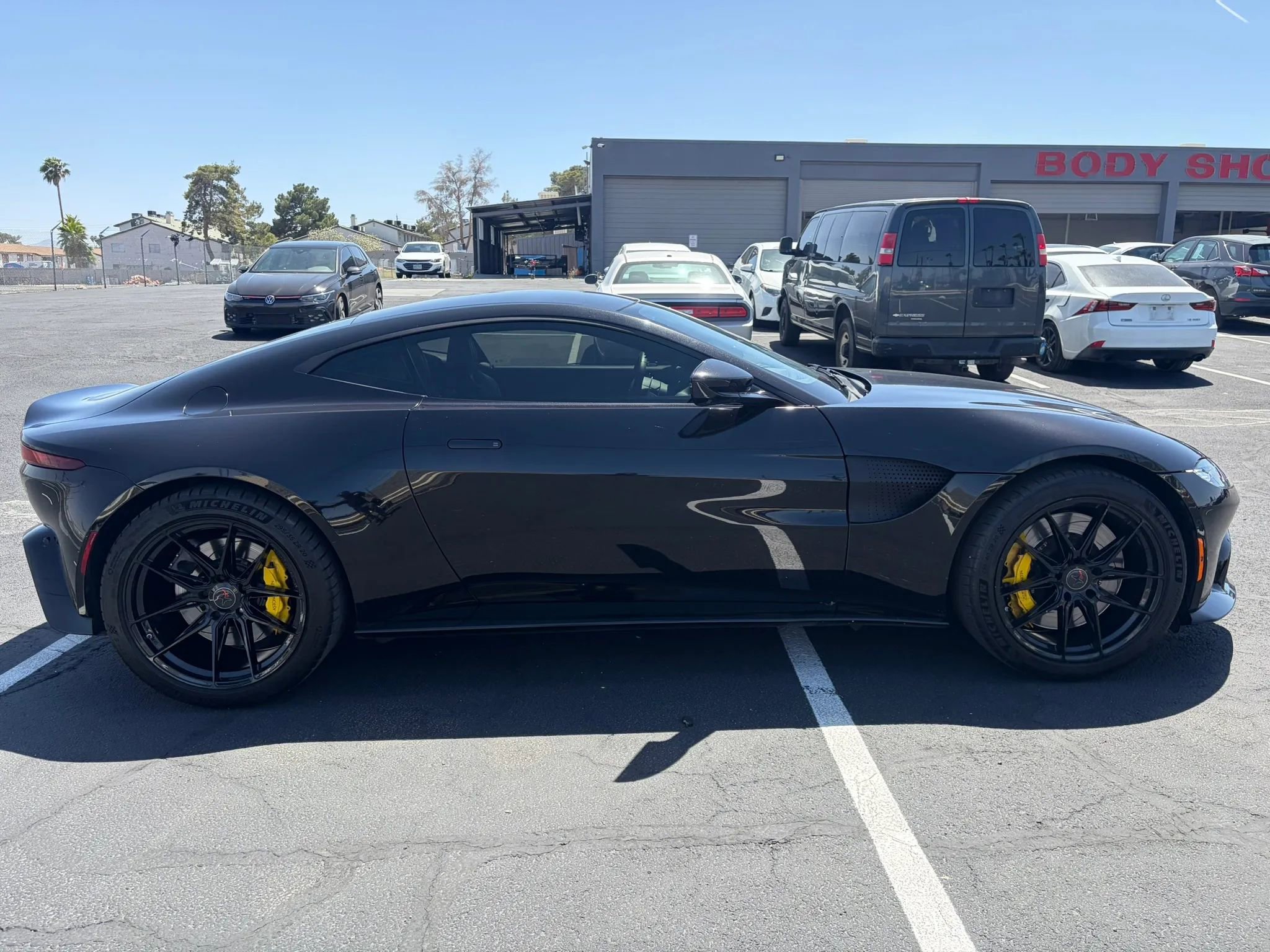 Used 2019 Aston Martin V8 Vantage Coupe RWD image 4