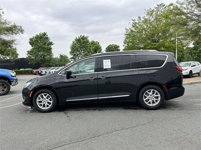 Used 2020 Chrysler Pacifica Touring-L image 2