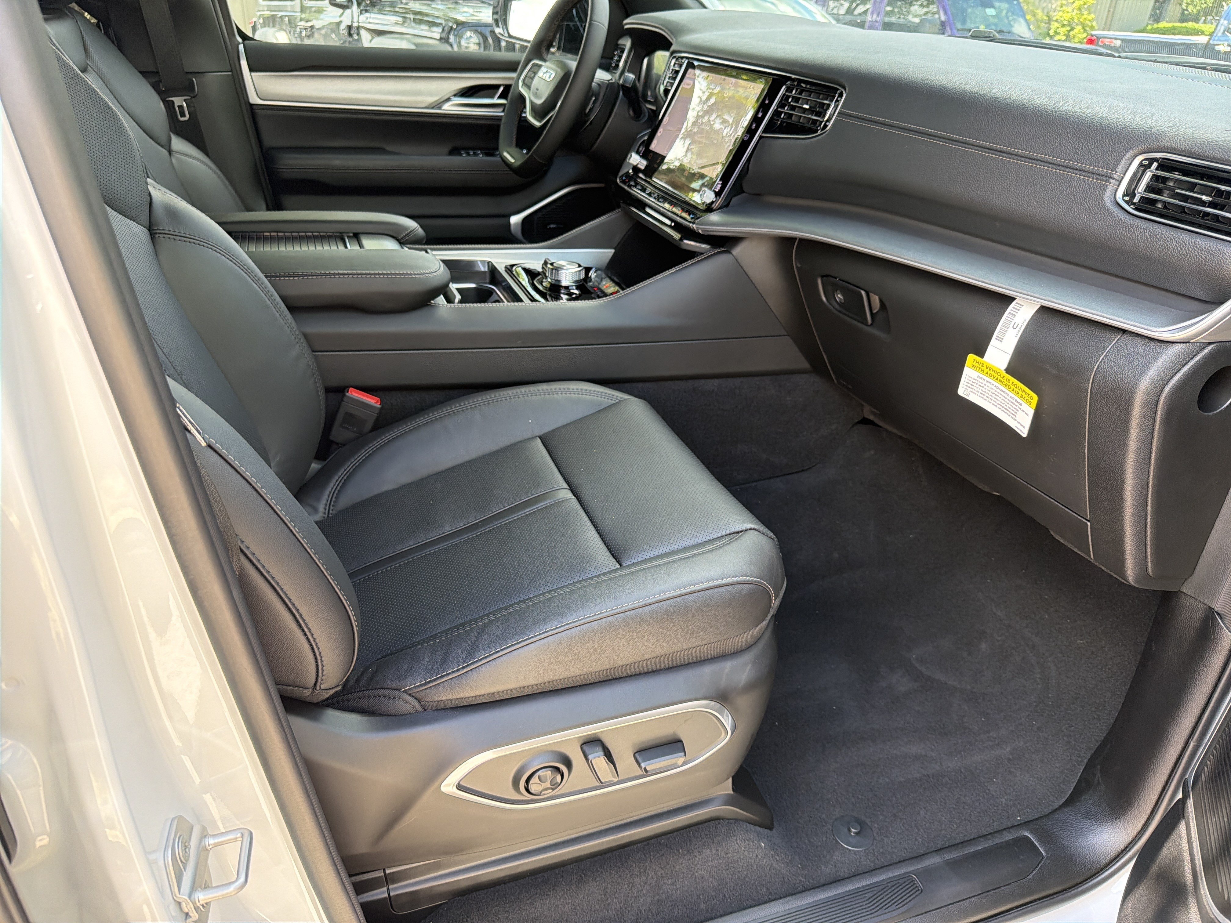 New 2026 Jeep Grand Wagoneer L 4WD w/ 8-Passenger Seating Package image 13