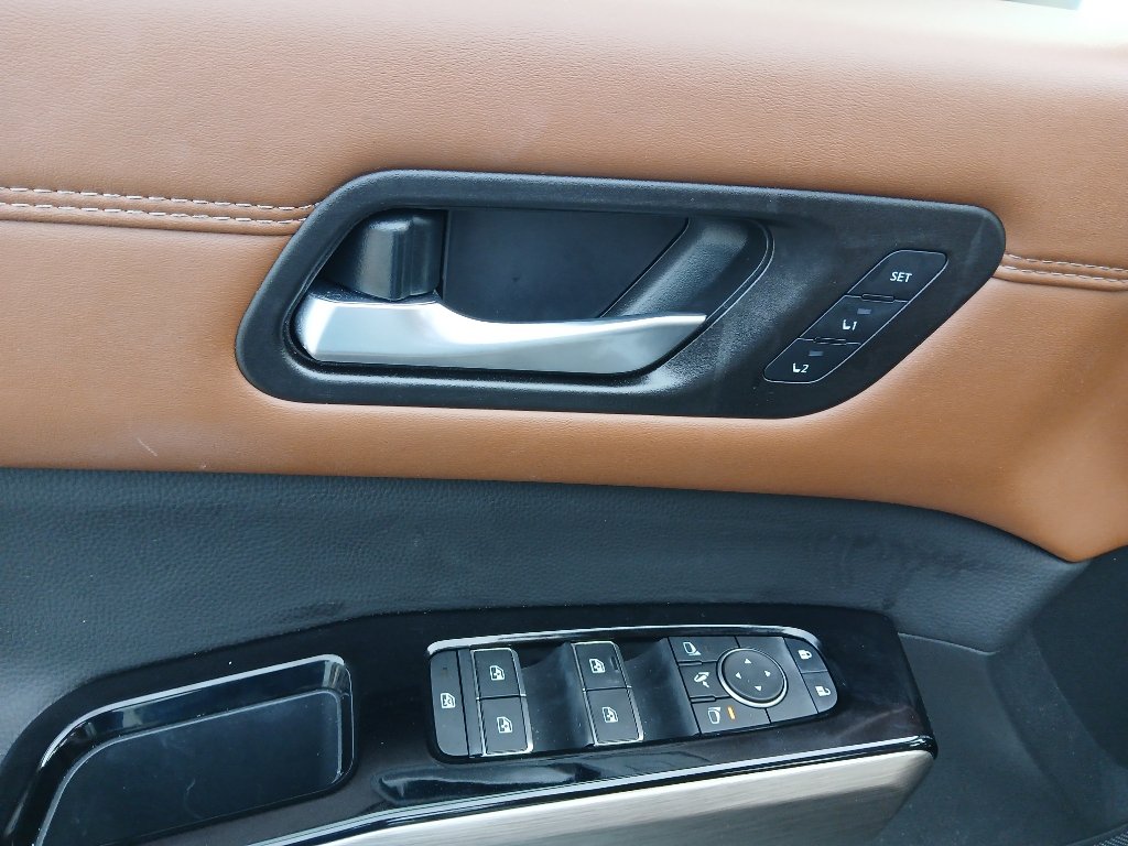 Used 2025 Nissan Pathfinder Platinum FWD image 10