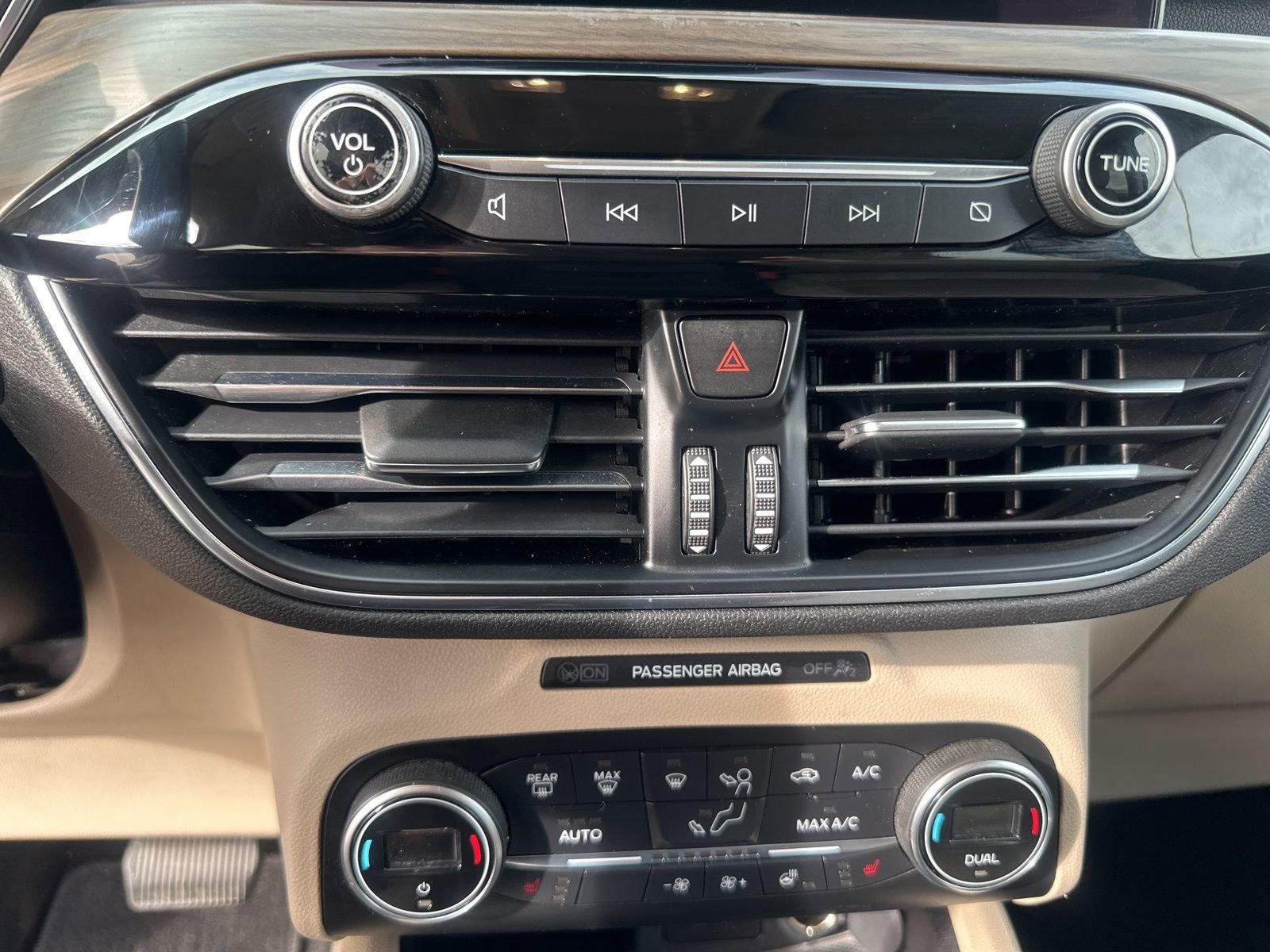 Certified 2020 Ford Escape Titanium image 18