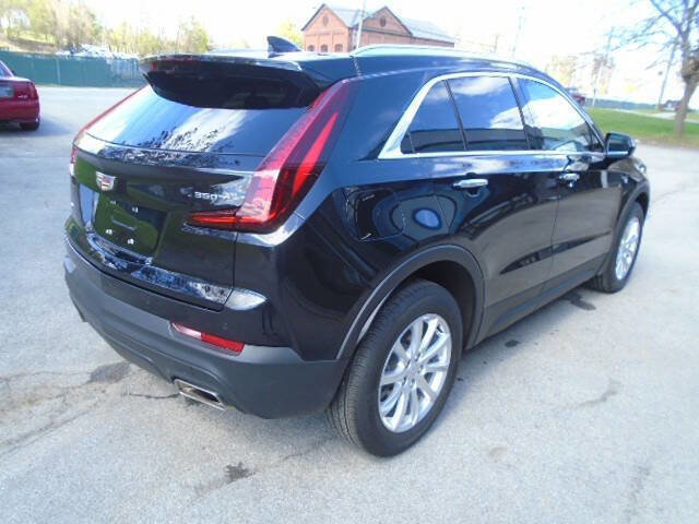 Used 2023 Cadillac XT4 Luxury w/ Cold Weather Package AWD/4WD image 7