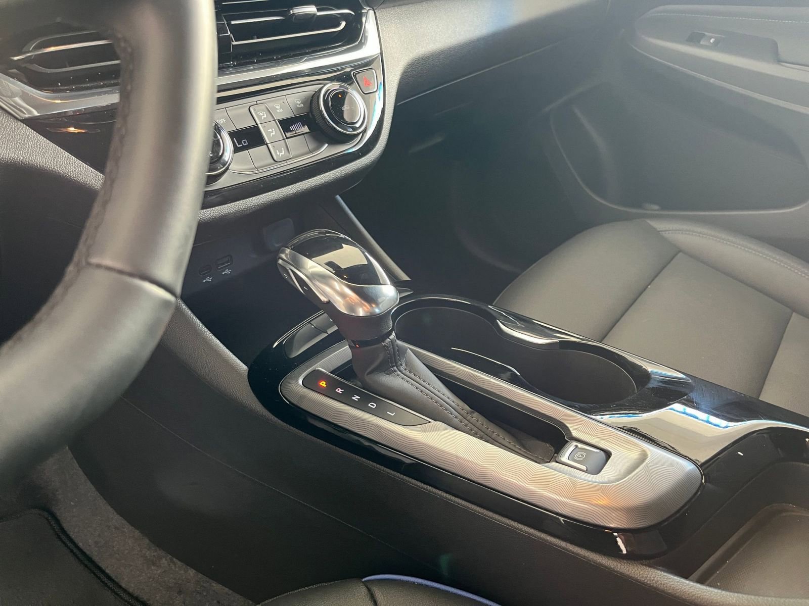 Used 2025 Buick Envista Sport Touring image 41