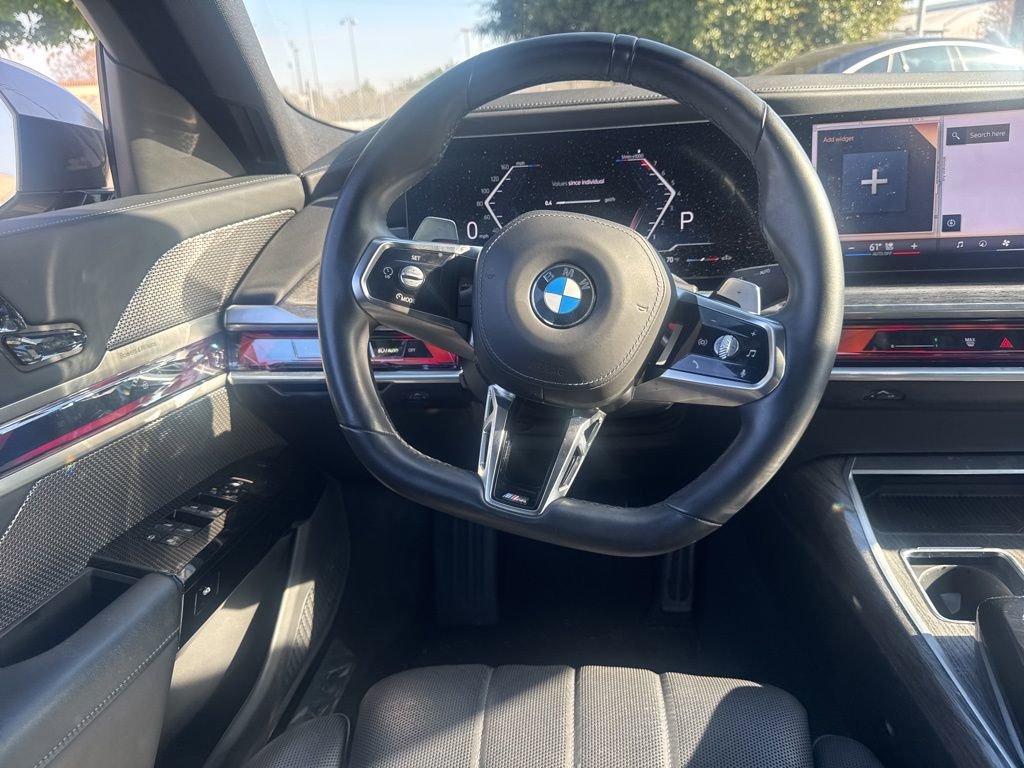 Used 2025 BMW 740i image 10
