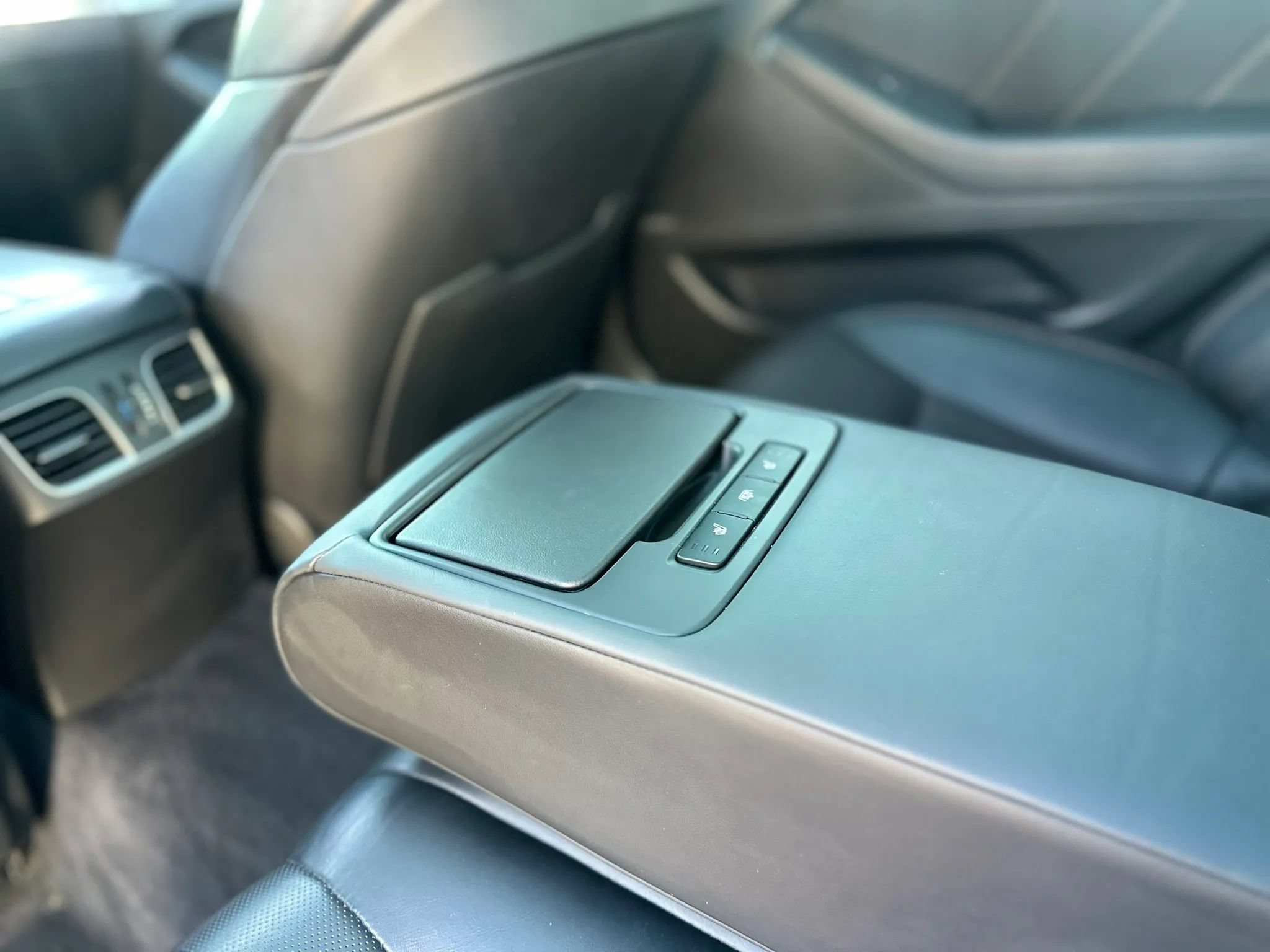 Used 2018 Genesis G80 3.3T Sport RWD image 53