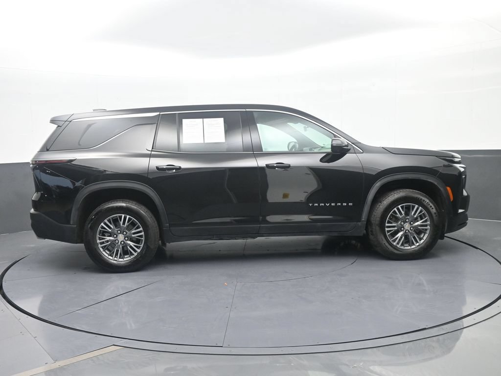 Used 2024 Chevrolet Traverse LS FWD image 7