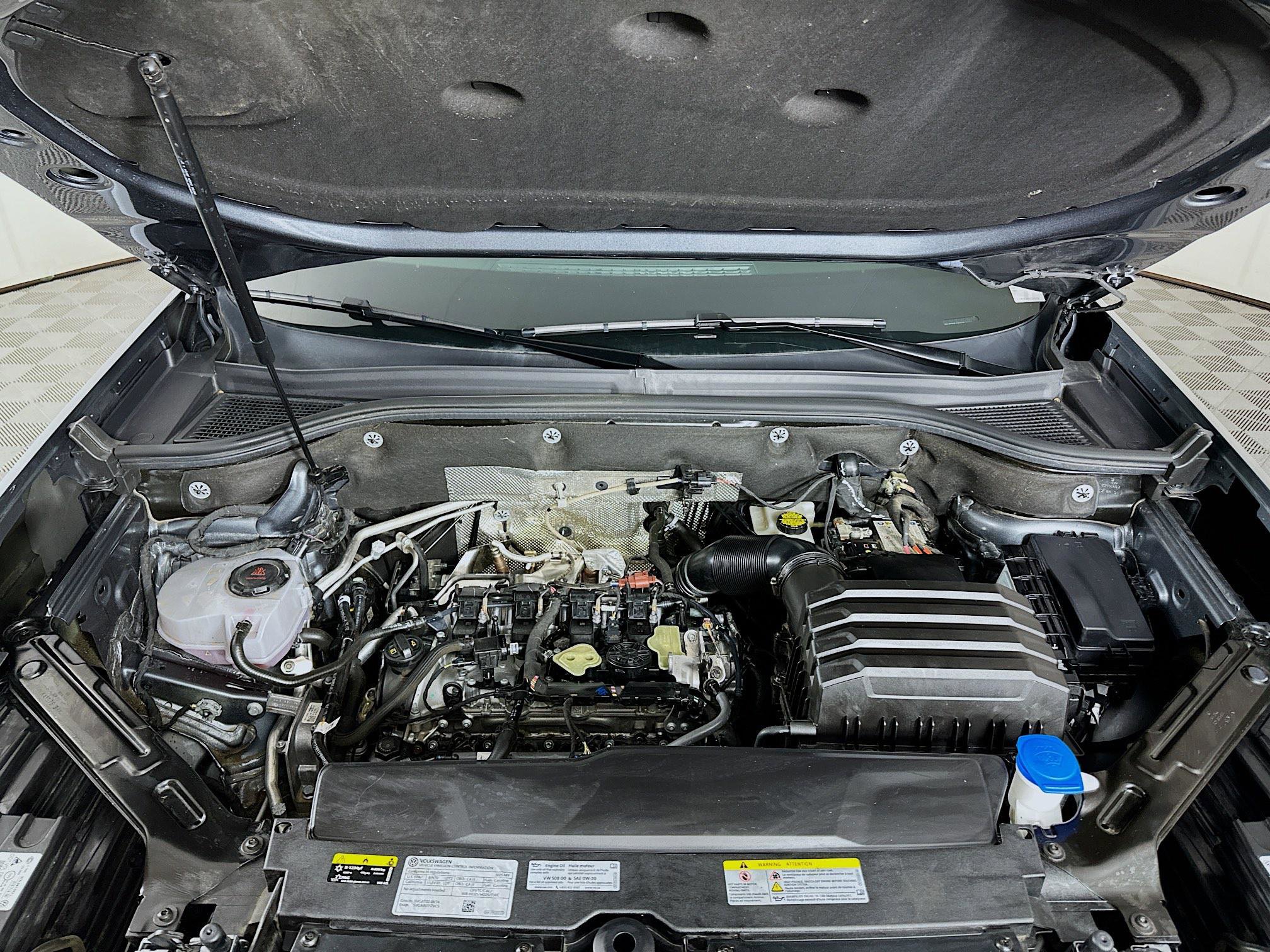 Used 2025 Volkswagen Atlas SE image 34