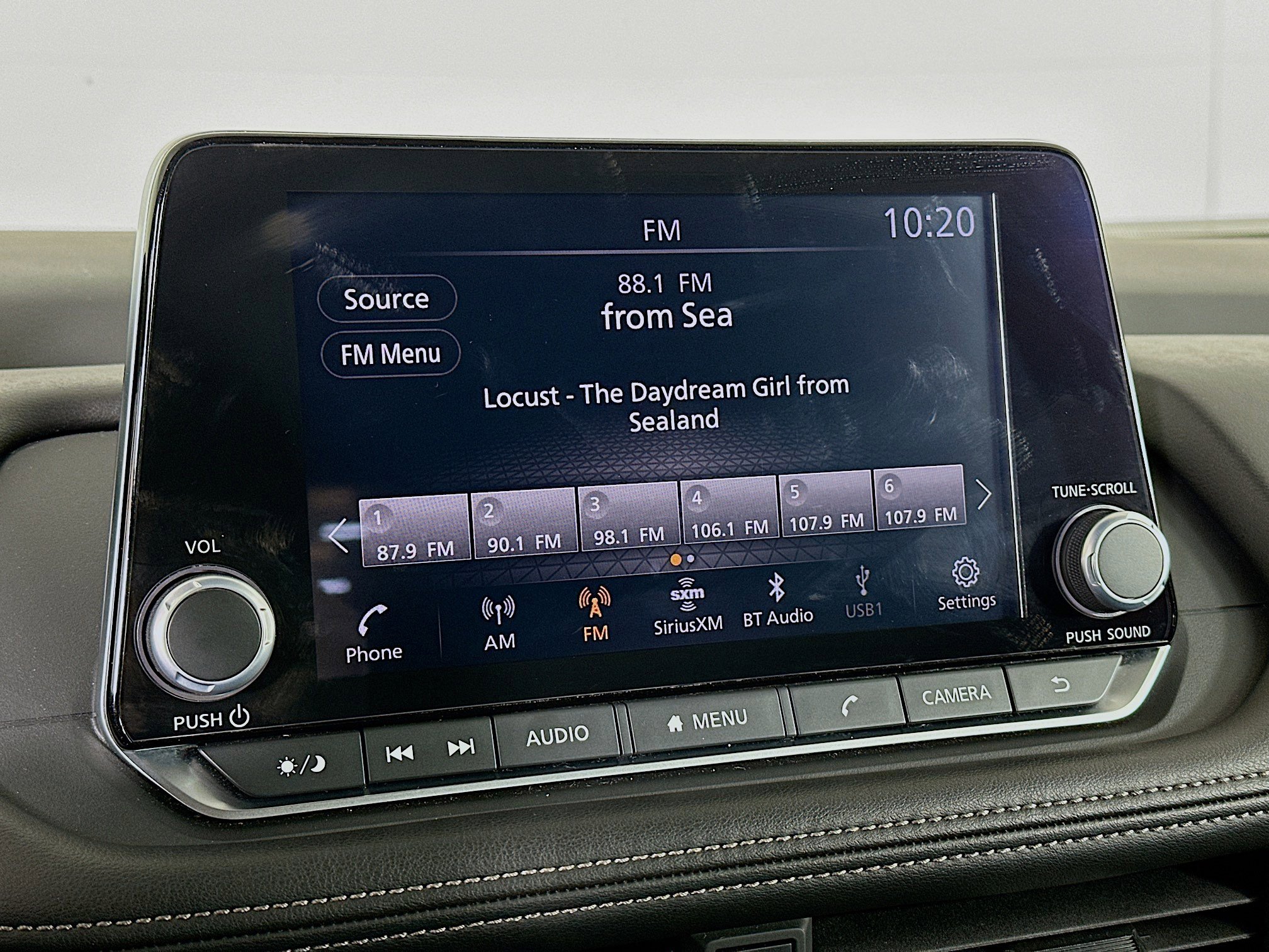 Used 2025 Nissan Rogue SV image 21