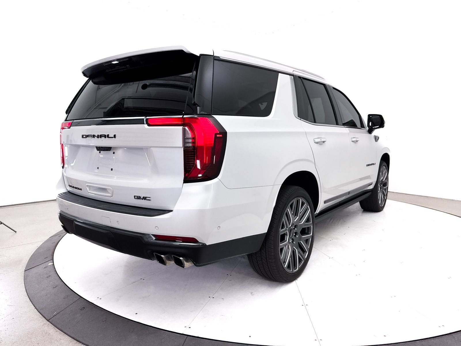 Used 2025 GMC Yukon Denali Ultimate AWD/4WD image 34