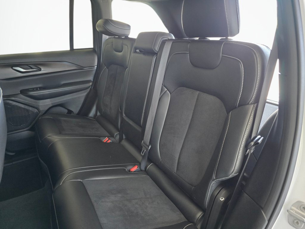 Used 2023 Jeep Grand Cherokee Altitude AWD/4WD image 30