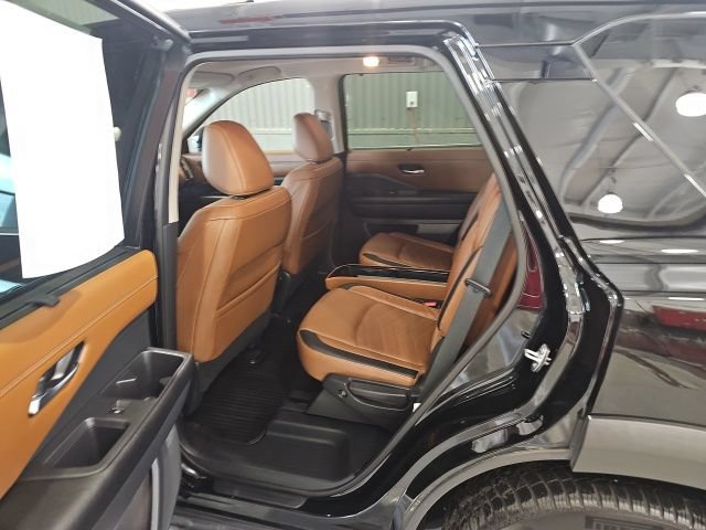Certified 2022 Nissan Pathfinder Platinum w/ Cargo Package AWD/4WD image 12