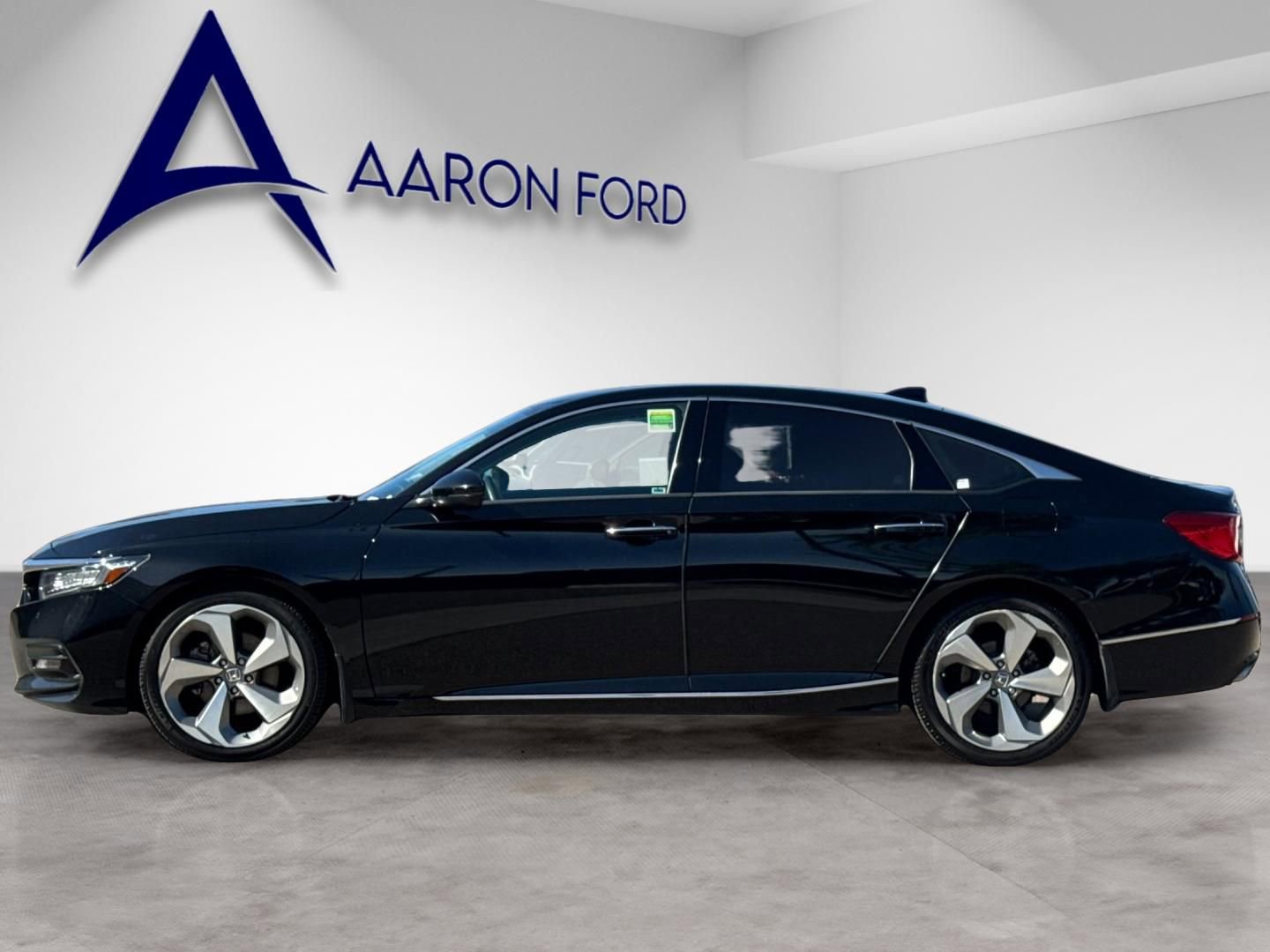 Used 2018 Honda Accord Touring image 3