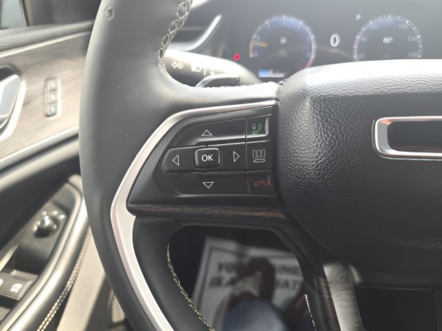 Certified 2025 Jeep Grand Cherokee L Limited AWD/4WD image 15