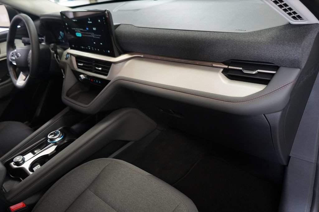 New 2026 Ford Explorer Active RWD image 21