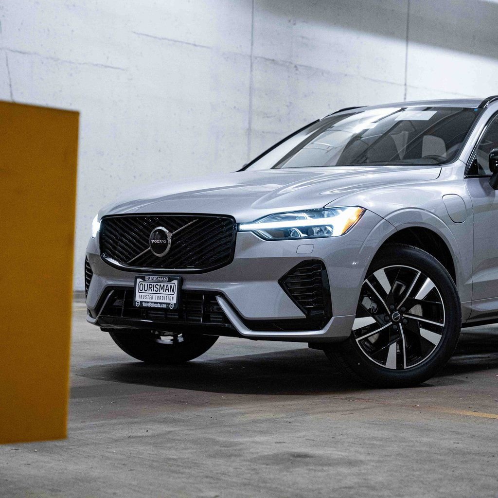 New 2026 Volvo XC60 T8 Core w/ Climate Package AWD/4WD image 2