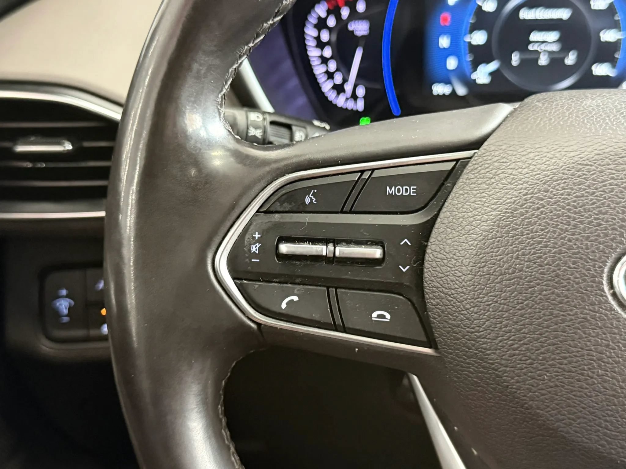 Used 2019 Hyundai Santa Fe AWD w/ Cargo Package image 12