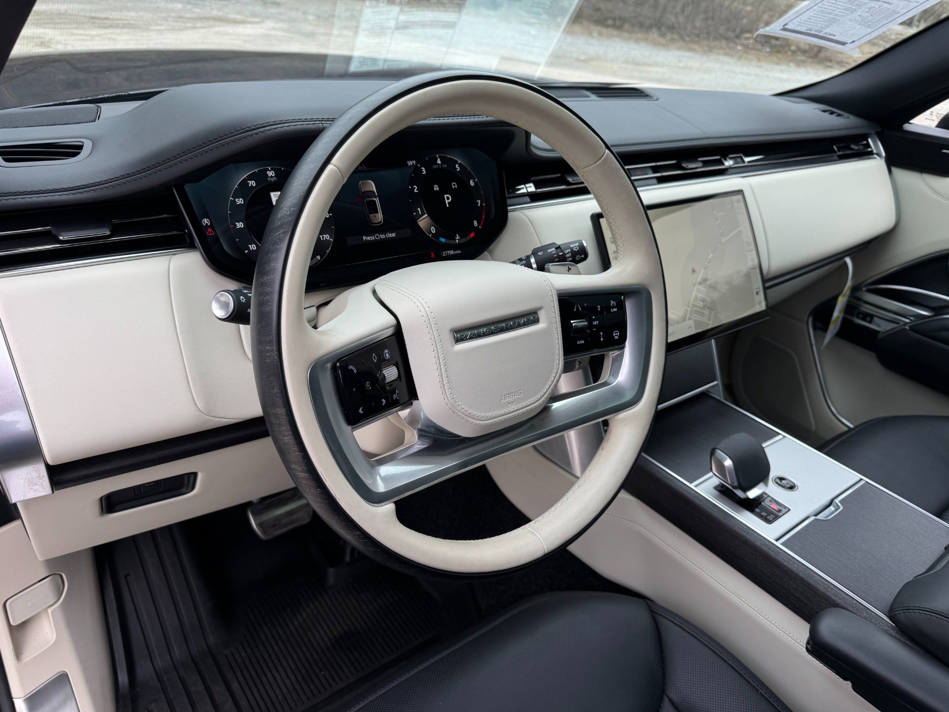 Used 2024 Land Rover Range Rover SE image 16