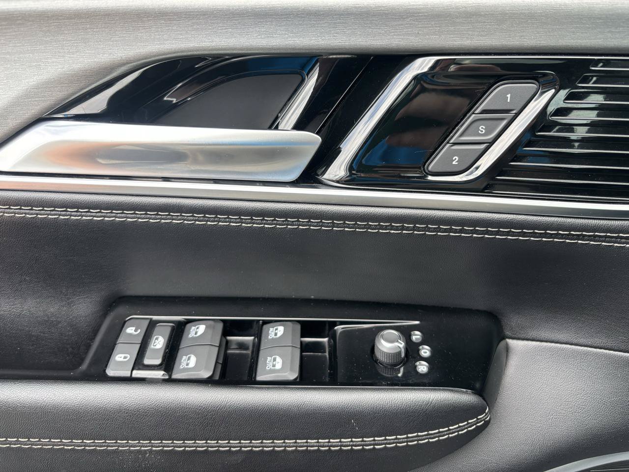 Used 2023 Jeep Wagoneer Series II w/ Convenience Group I AWD/4WD image 17