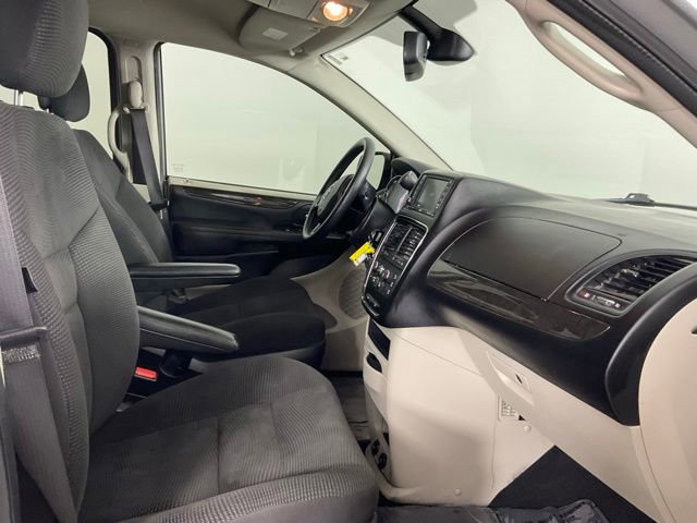 Used 2020 Dodge Grand Caravan SE w/ UConnect Hands-Free Group FWD image 17