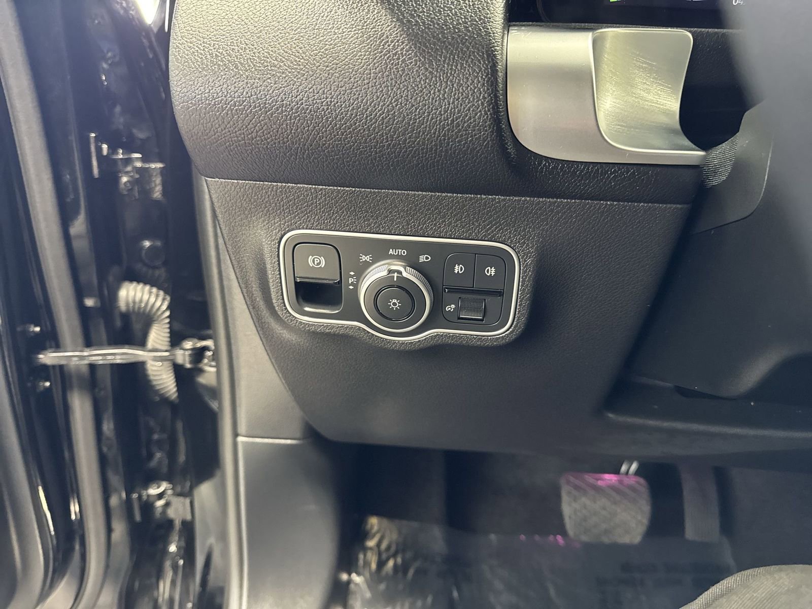 Used 2025 Mercedes-Benz GLB 250 image 21