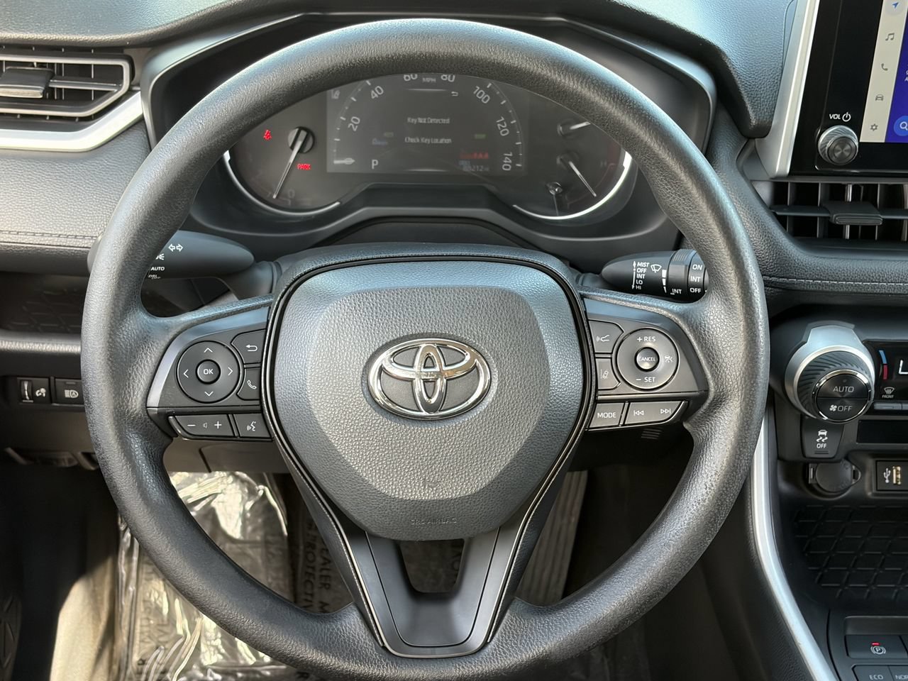 Used 2023 Toyota RAV4 XLE AWD/4WD image 18