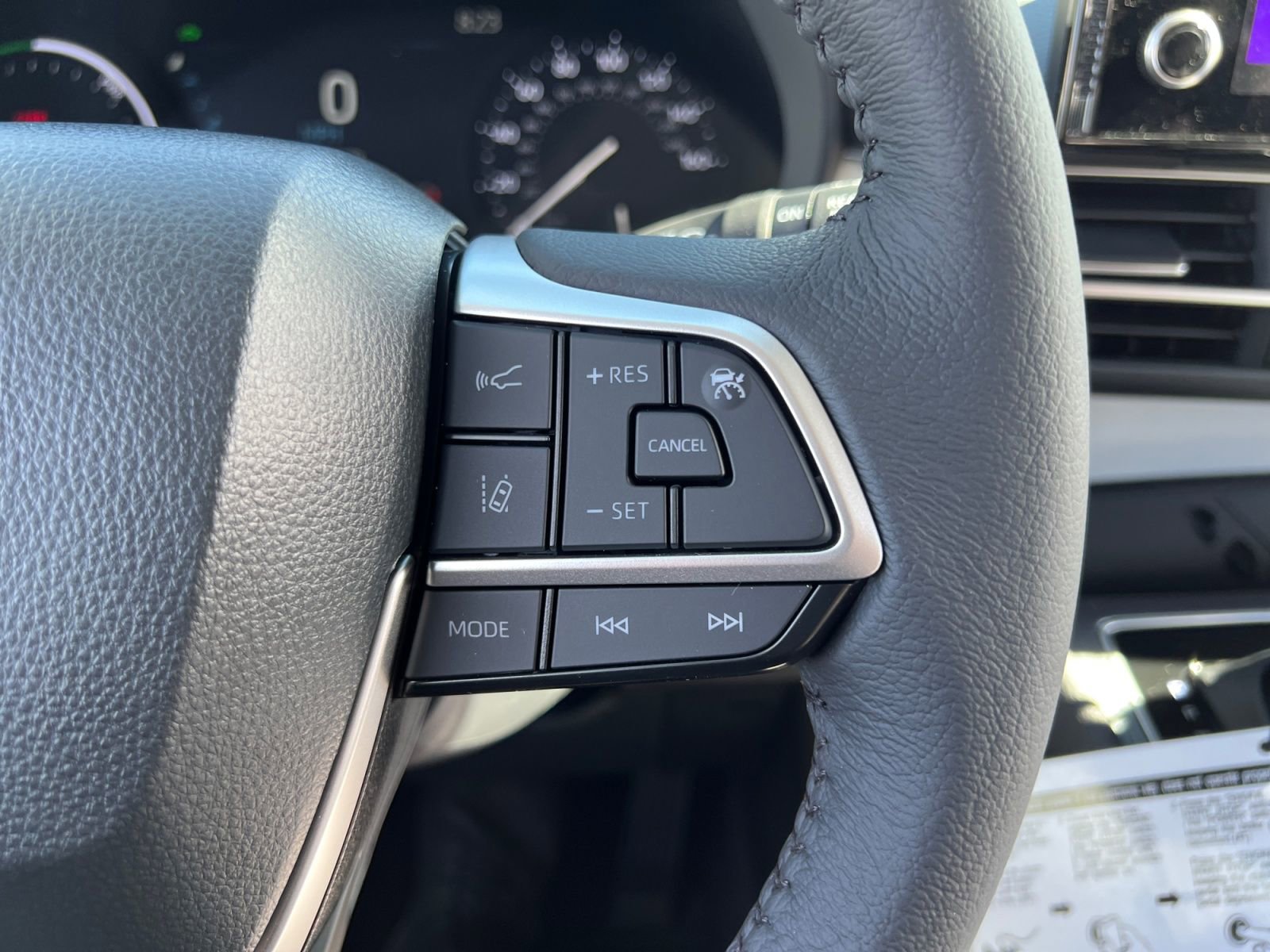 Certified 2025 Toyota Sienna XLE w/ XLE Plus Package image 18