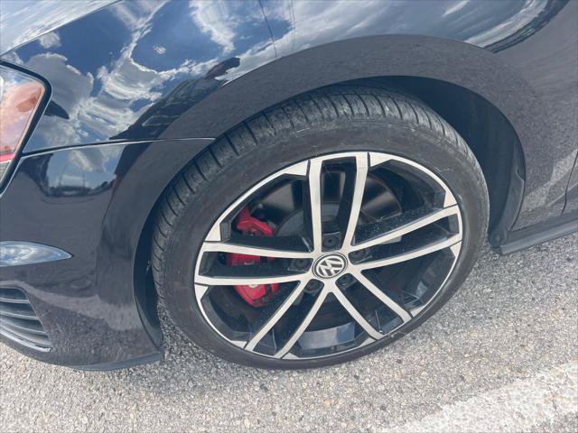 Used 2017 Volkswagen GTI SE FWD image 23