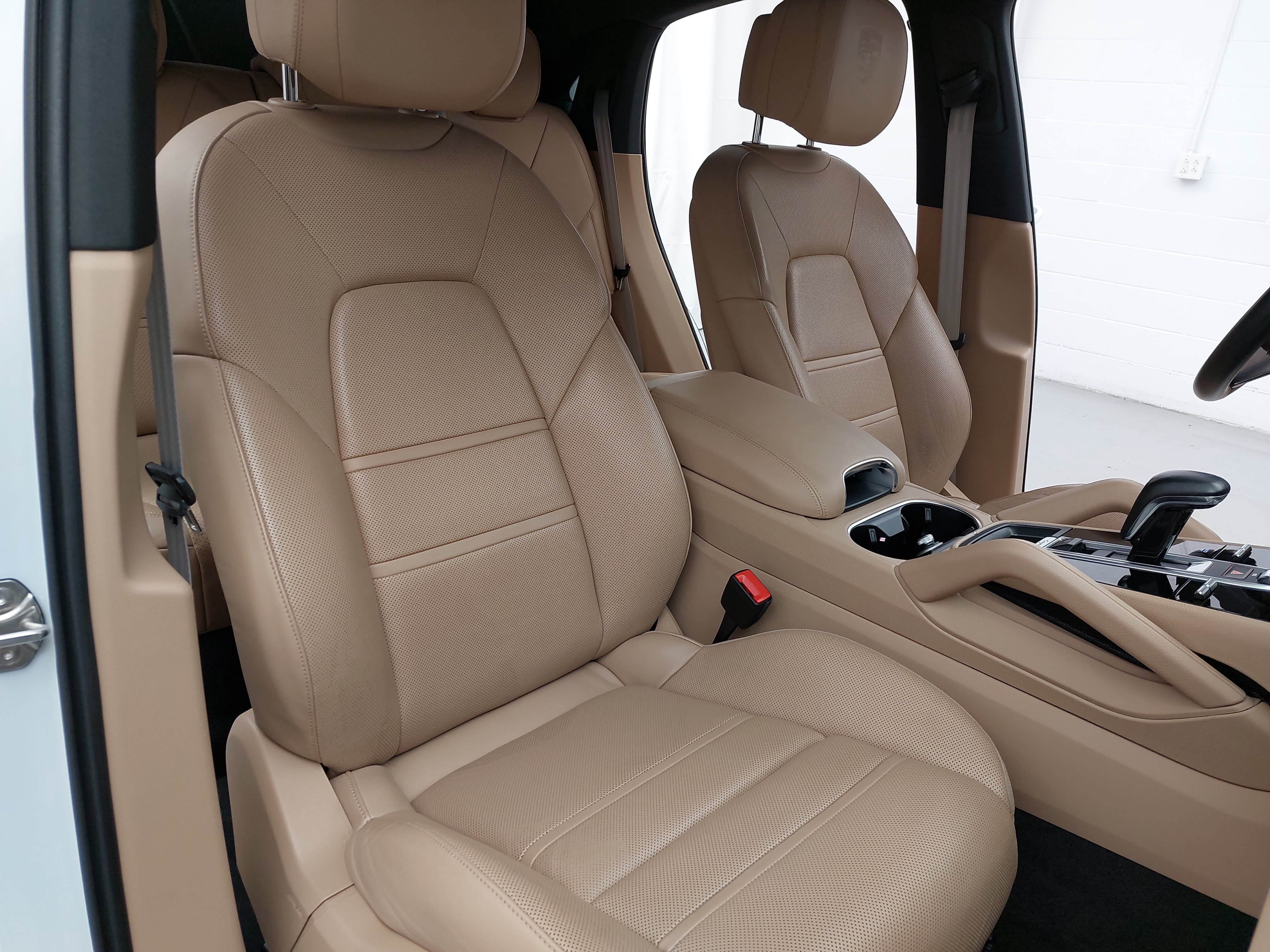Certified 2023 Porsche Cayenne Platinum Edition AWD/4WD image 12