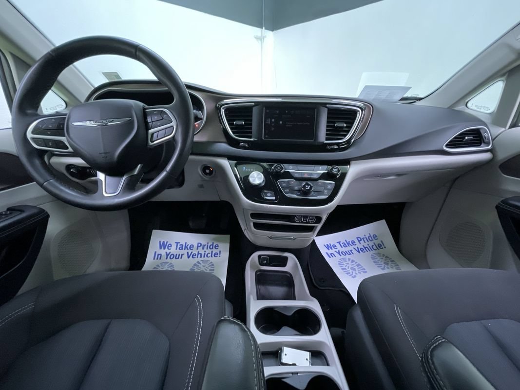 Used 2023 Chrysler Voyager LX FWD image 17