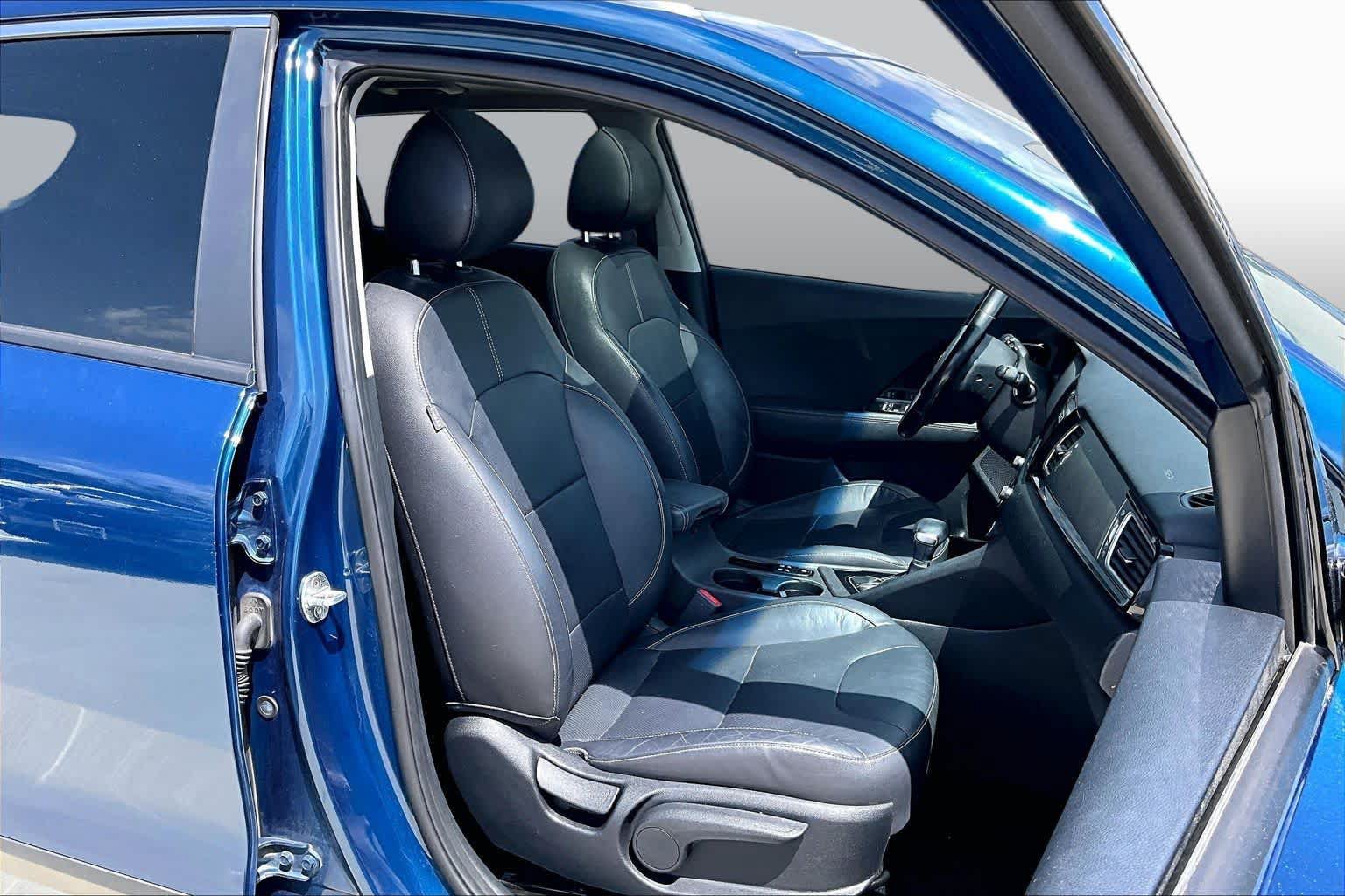 Used 2018 Kia Niro Touring FWD image 9