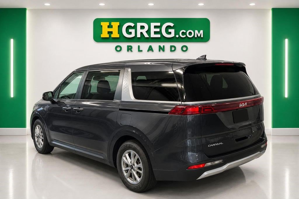 Used 2024 Kia Carnival LX FWD image 2