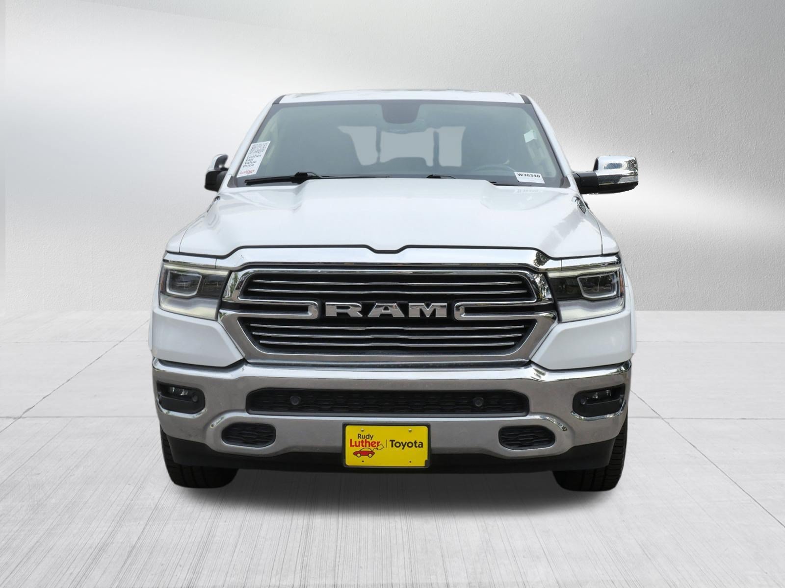 Used 2019 RAM 1500 Laramie AWD/4WD image 2