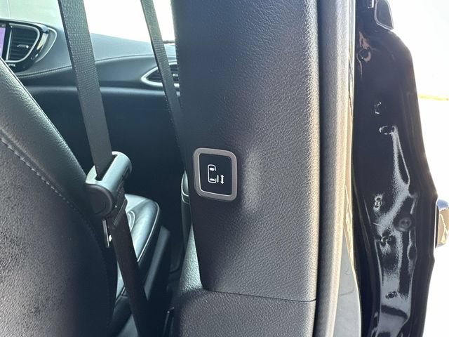 Used 2022 Chrysler Pacifica Touring-L w/ S Appearance Package FWD image 56