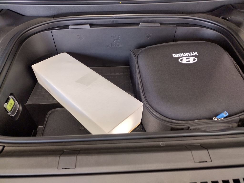 New 2026 Hyundai Ioniq 9 SEL image 6